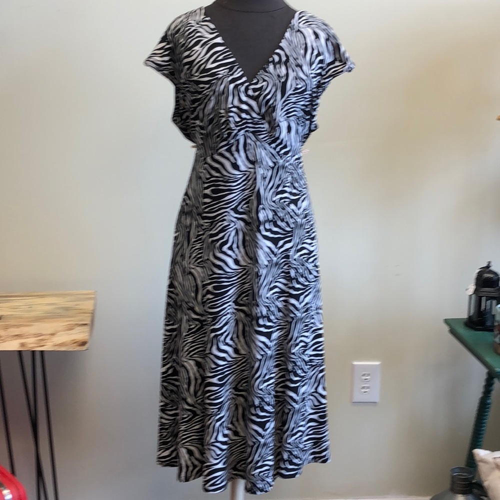Size 14 W black and white zebra print dress.